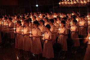 ナイチンゲール像のキャンドルの分燈